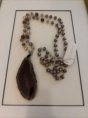 Stella & Ruby Brown Agate Pendant Beaded Necklace